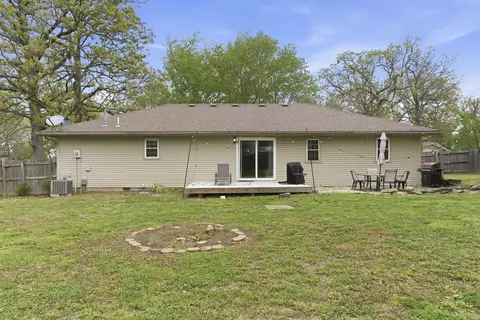 Exterior - 208 W Maple St, Nixa, MO 65714 photo 10 of 11