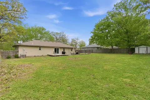Exterior - 208 W Maple St, Nixa, MO 65714 photo 11 of 11