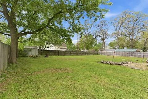 Exterior - 208 W Maple St, Nixa, MO 65714 photo 7 of 11