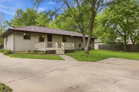 Exterior - 620 S Hampton Ave, Republic, MO 65738 photo 6 of 14