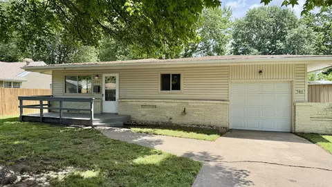2102 S Delaware Ave, Springfield, MO 65804