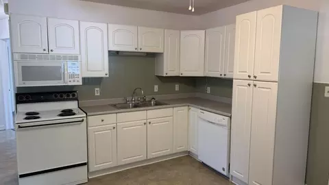 Kitchen - 2102 S Delaware Ave, Springfield, MO 65804 photo 2 of 3