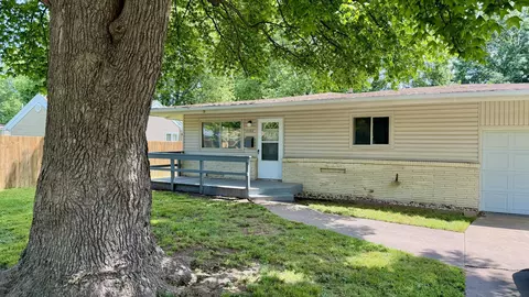 Exterior - 2102 S Delaware Ave, Springfield, MO 65804 photo 2 of 8
