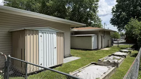 Exterior - 2102 S Delaware Ave, Springfield, MO 65804 photo 4 of 8