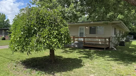 Exterior - 2102 S Delaware Ave, Springfield, MO 65804 photo 6 of 8