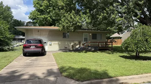 Exterior - 2102 S Delaware Ave, Springfield, MO 65804 photo 7 of 8