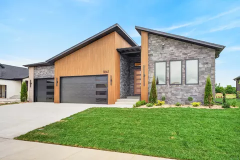 1861 E Skyline Ave, Ozark, MO 65721