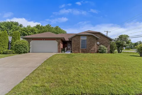 2211 W Deerfield St, Springfield, MO 65807