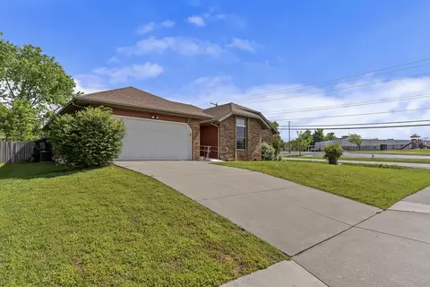 Exterior - 2211 W Deerfield St, Springfield, MO 65807 photo 3 of 9