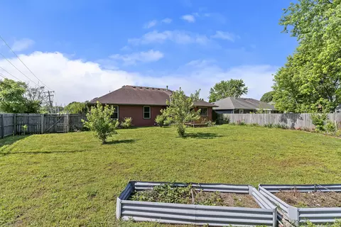 Exterior - 2211 W Deerfield St, Springfield, MO 65807 photo 7 of 9