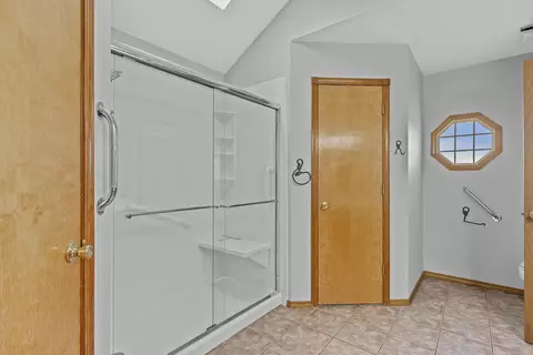 Bath - 2211 W Deerfield St, Springfield, MO 65807 photo 2 of 4