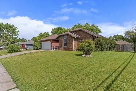 Exterior - 2211 W Deerfield St, Springfield, MO 65807 photo 4 of 9