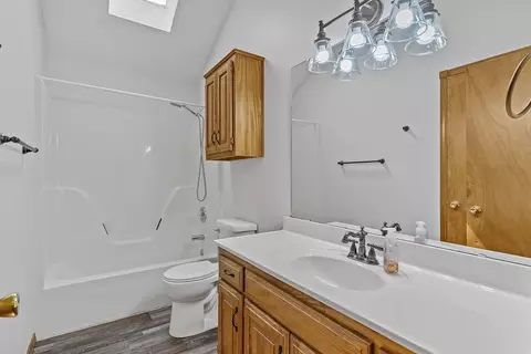 Bath - 2211 W Deerfield St, Springfield, MO 65807 photo 4 of 4