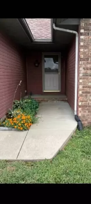 Exterior - 2211 W Deerfield St, Springfield, MO 65807 photo 2 of 9