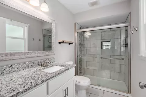 Bath - 1919 E Meadow Dr, Springfield, MO 65804 photo 1 of 3
