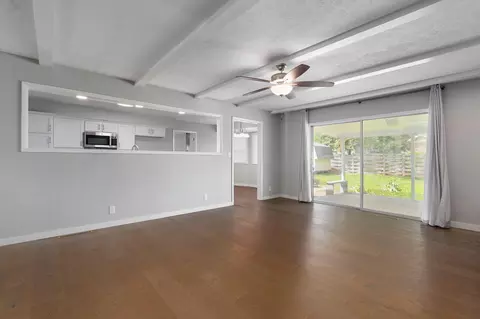 Living - 1919 E Meadow Dr, Springfield, MO 65804 photo 6 of 6