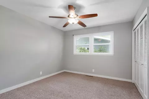 Bedroom - 1919 E Meadow Dr, Springfield, MO 65804 photo 3 of 4