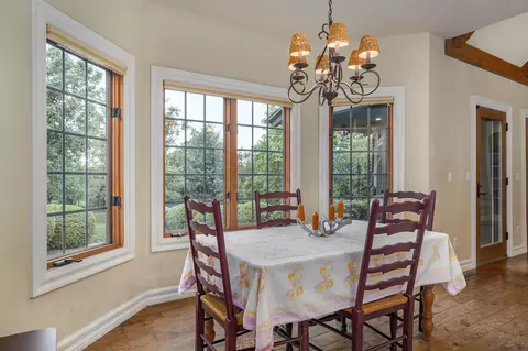 Dining - 4538 E Peachtree Cir, Springfield, MO 65809 photo 4 of 5