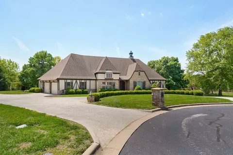 Exterior - 4538 E Peachtree Cir, Springfield, MO 65809 photo 4 of 17