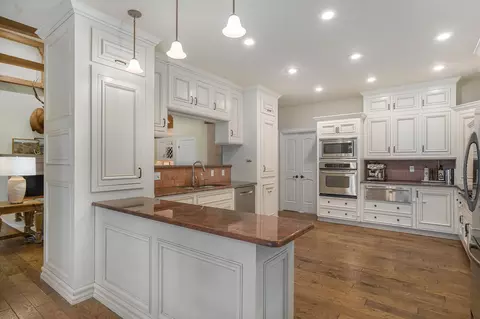 Kitchen - 4538 E Peachtree Cir, Springfield, MO 65809 photo 2 of 6