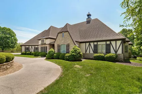 Exterior - 4538 E Peachtree Cir, Springfield, MO 65809 photo 2 of 17