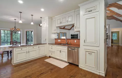Kitchen - 4538 E Peachtree Cir, Springfield, MO 65809 photo 3 of 6