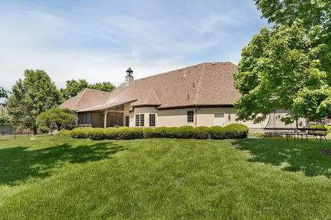 Exterior - 4538 E Peachtree Cir, Springfield, MO 65809 photo 7 of 17