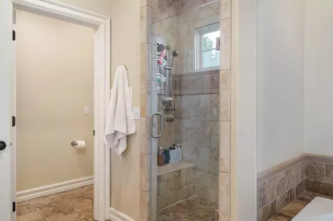 Bath - 4538 E Peachtree Cir, Springfield, MO 65809 photo 4 of 6