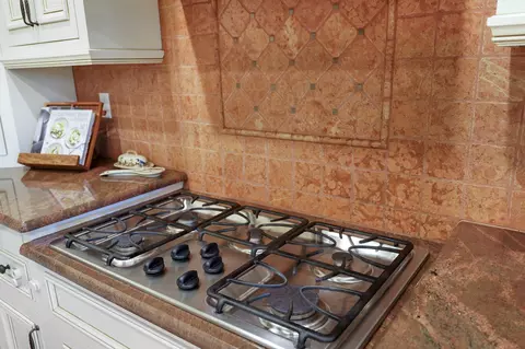 Kitchen - 4538 E Peachtree Cir, Springfield, MO 65809 photo 5 of 6