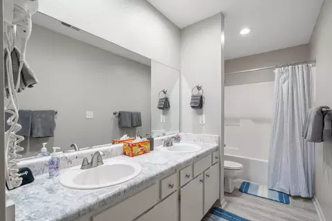 Bath - 30 Blue Bird Way #4, Branson, MO 65616 photo 1 of 2