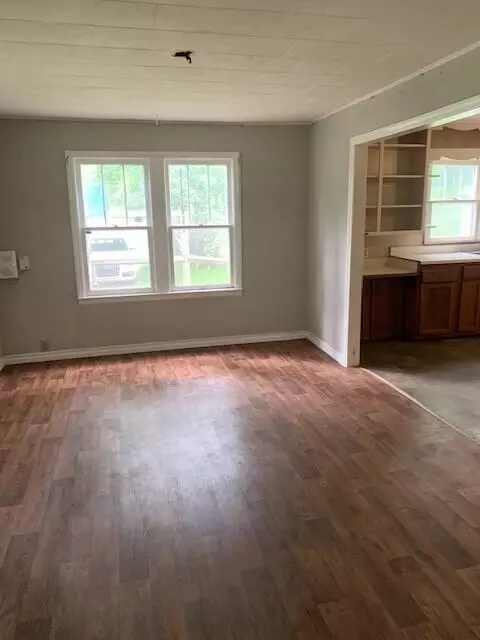 424 Reno Springs Rd, Walnut Shade, MO 65771