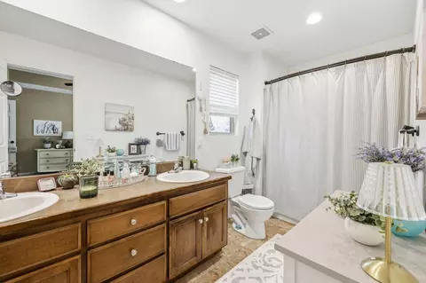 Bath - 1102 S Hazelnut Ave, Springfield, MO 65802 photo 1 of 2