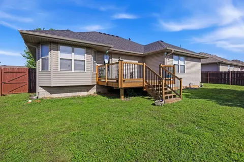 Exterior - 1102 S Hazelnut Ave, Springfield, MO 65802 photo 3 of 4
