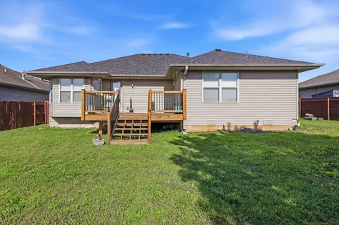 Exterior - 1102 S Hazelnut Ave, Springfield, MO 65802 photo 4 of 4
