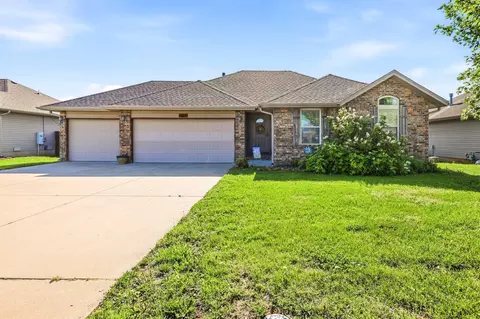 1102 S Hazelnut Ave, Springfield, MO 65802