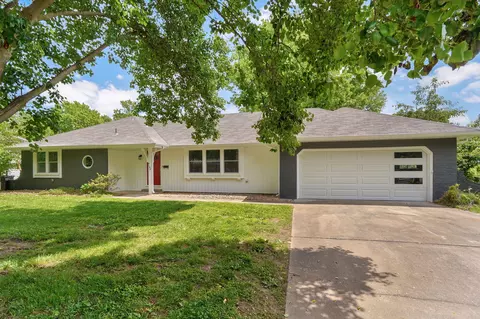 2106 S Linden Ave, Springfield, MO 65804