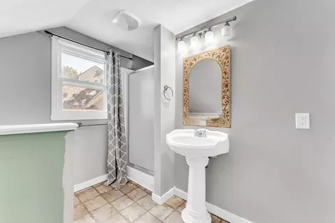 Bath - 817 W Walnut St, Springfield, MO 65806 photo 3 of 3