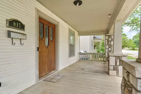 Exterior - 817 W Walnut St, Springfield, MO 65806 photo 3 of 6