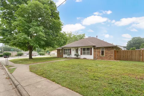 Exterior - 1062 Evans St, Springfield, MO 65810 photo 2 of 3