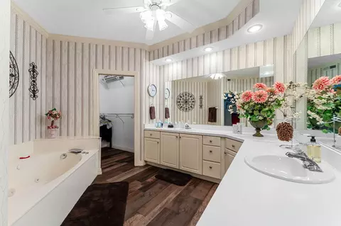 Bath - 109 Oxford Dr #7, Branson, MO 65616 photo 1 of 4