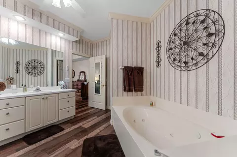 Bath - 109 Oxford Dr #7, Branson, MO 65616 photo 2 of 4