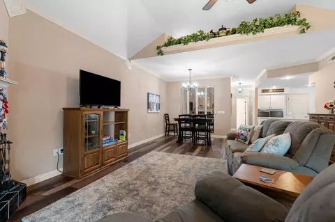 Living - 109 Oxford Dr #7, Branson, MO 65616 photo 3 of 4