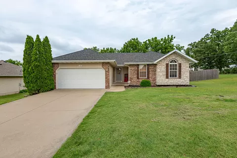 1105 W Scenic Hills Dr, Nixa, MO 65714
