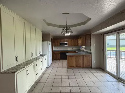 Kitchen - 258 State Highway 32, Buffalo, MO 65622 photo 2 of 3