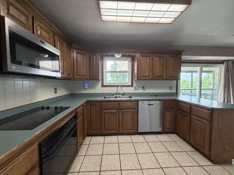 Kitchen - 258 State Highway 32, Buffalo, MO 65622 photo 1 of 3