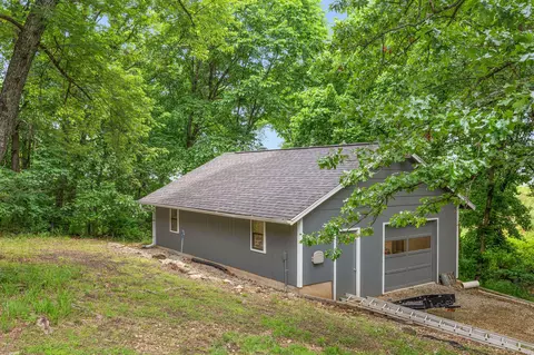 Exterior - 208 Lafayette Ln, Branson, MO 65616 photo 6 of 10