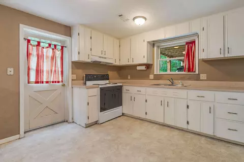 Kitchen - 208 Lafayette Ln, Branson, MO 65616 photo 5 of 5