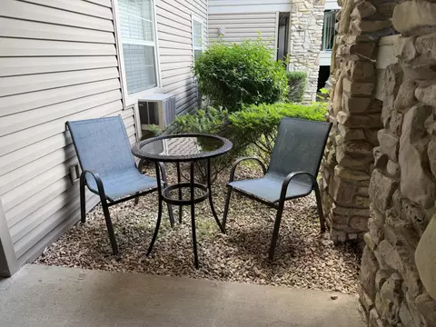 Exterior - 150 W Rockford Dr #E2, Branson, MO 65616 photo 4 of 5