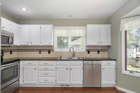 Kitchen - 2157 E Cherryvale St, Springfield, MO 65804 photo 1 of 3