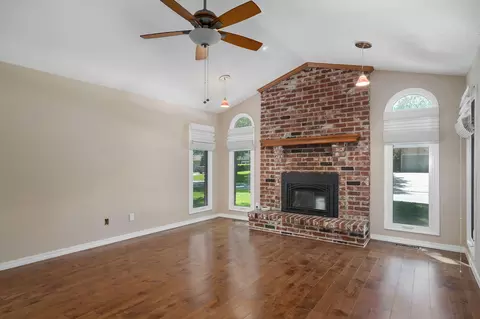 Living - 2157 E Cherryvale St, Springfield, MO 65804 photo 2 of 4
